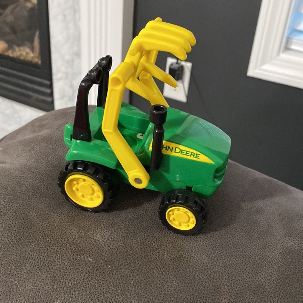 John Deere Hay Tractor Toy Plastic Hobbies Children Kids Play Sandbox - Picture 3 of 6